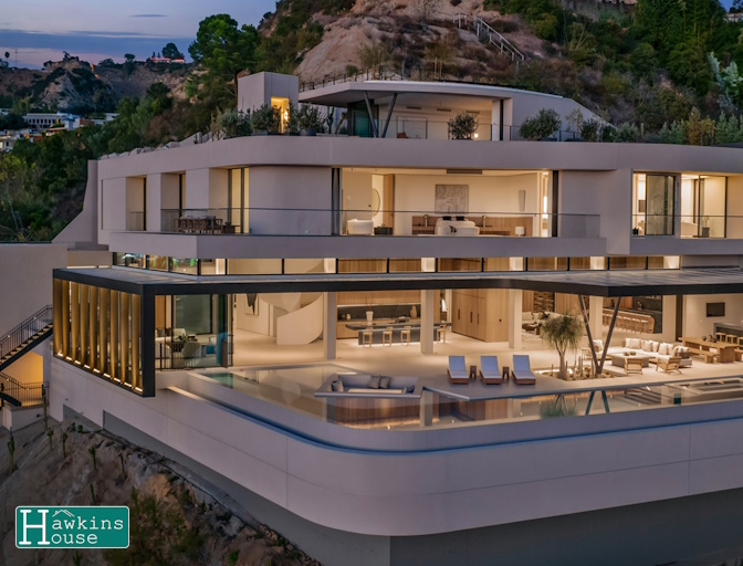 Quick stats of the villa: 6 Bedrooms, 8 Bathrooms, 9,200 sq ft